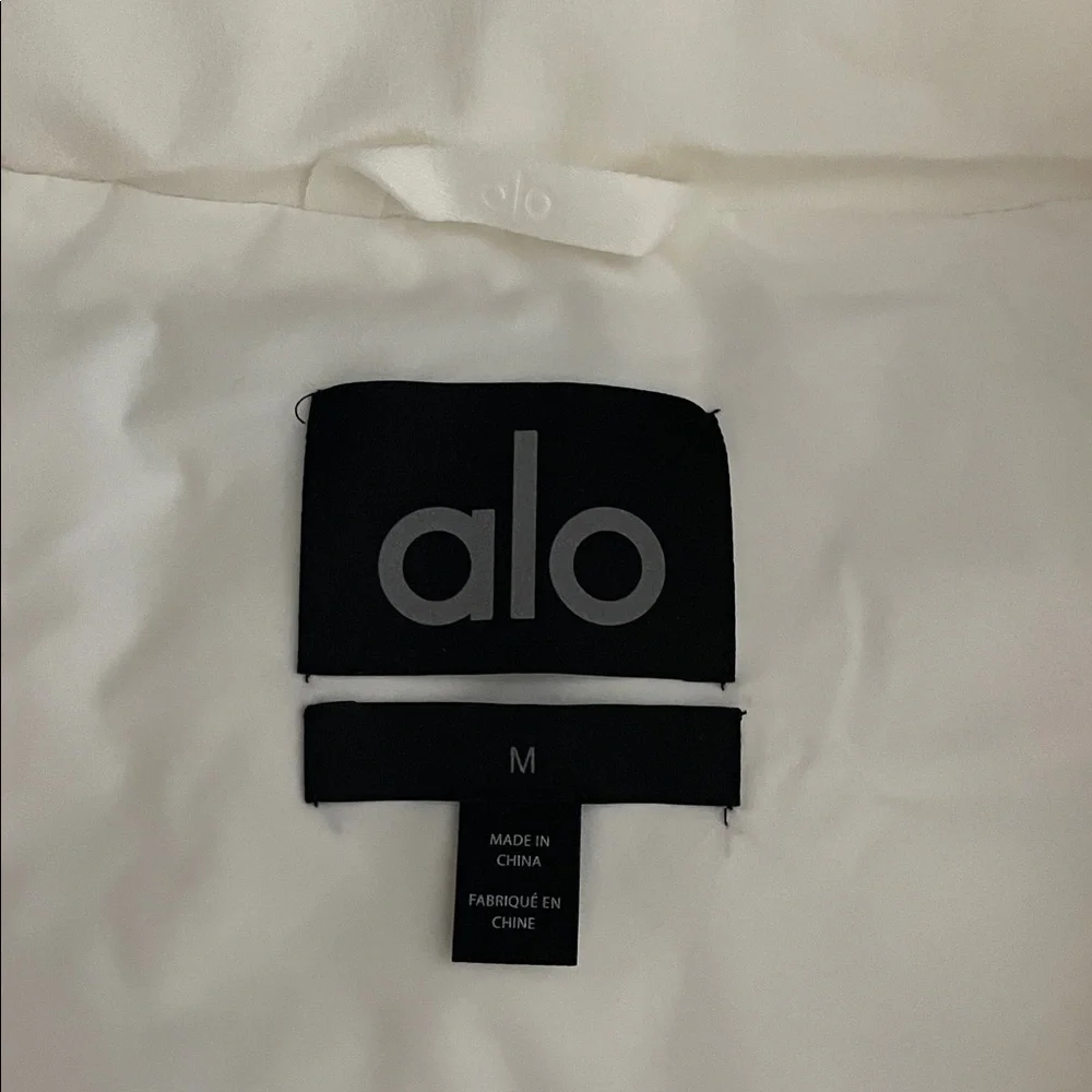ALO Yoga Cream White Puffer Vest